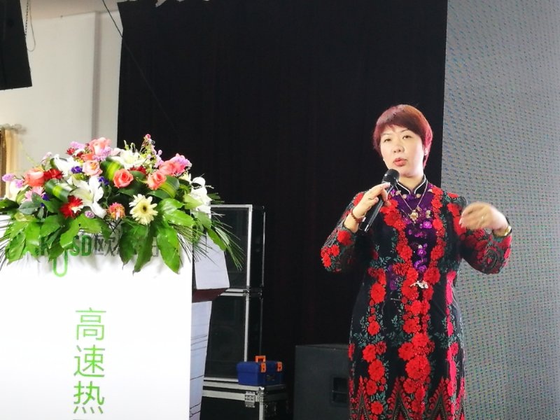 正旭新能源董事長陳帥榮發表演講 正旭新能源董事長陳帥榮發表演講