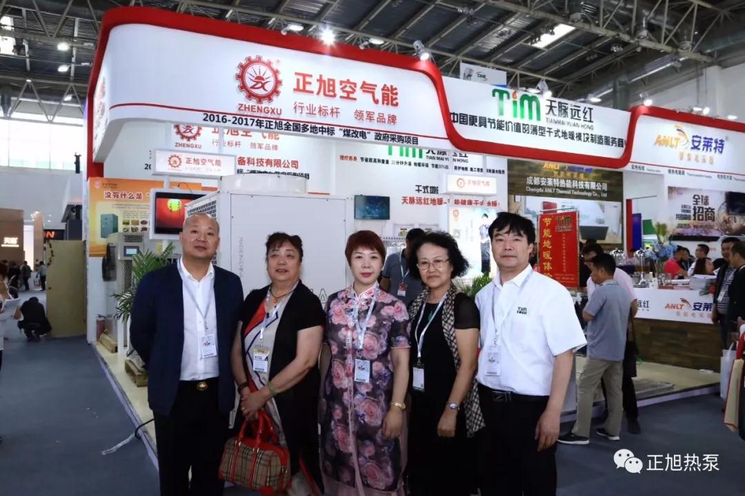 空氣源熱泵展北京站合影留戀3 空氣源熱泵展北京站合影留戀3